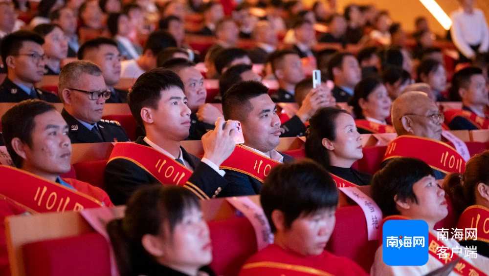 与更好的自己见一面——“感动海南的身边好人”2024十大年度人物发布仪式侧记